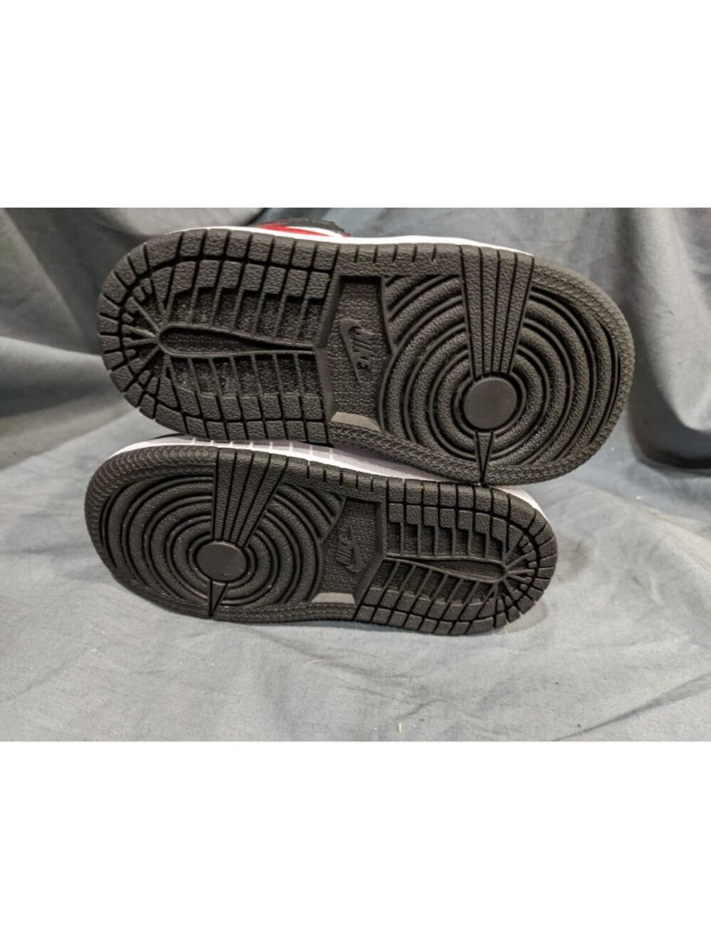 Nike Toddlers Jordan1 Mid (TD) Sneakers  Black/Fire Red White Size 4 NEW IN BOX! - Picture 7 of 7